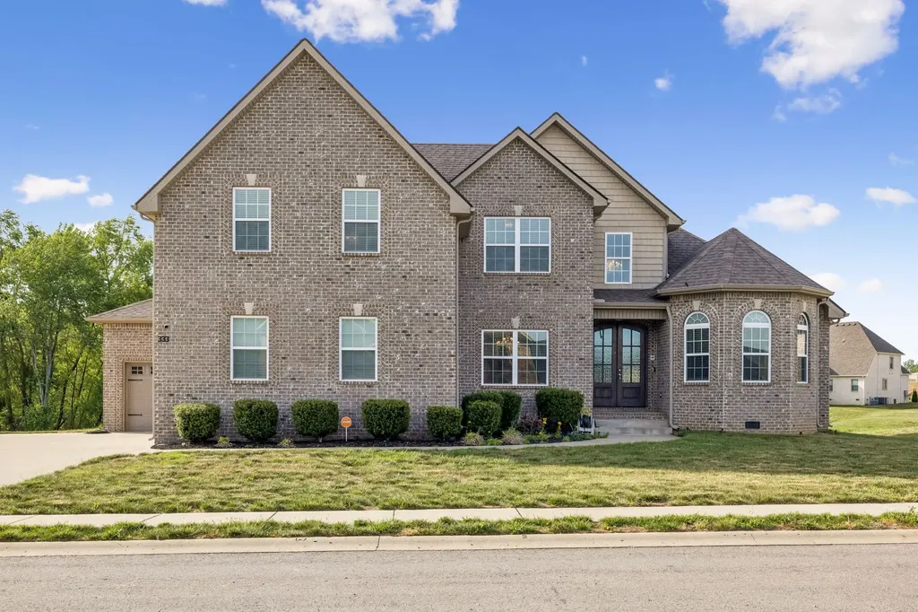 333 Clarabelle Lane Clarksville TN 37040