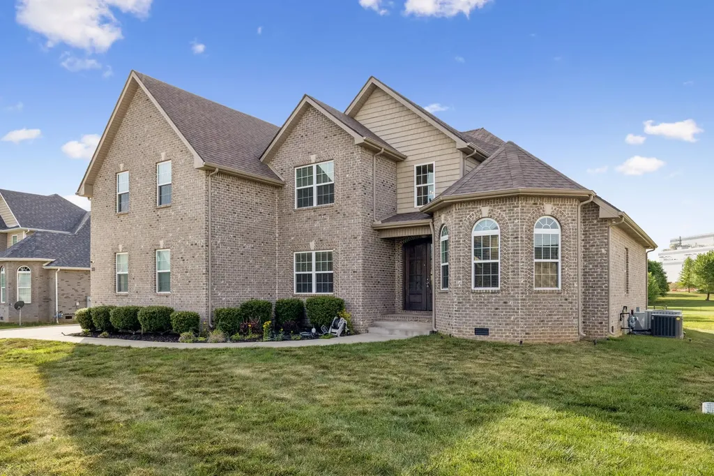 333 Clarabelle Lane Clarksville TN 37040