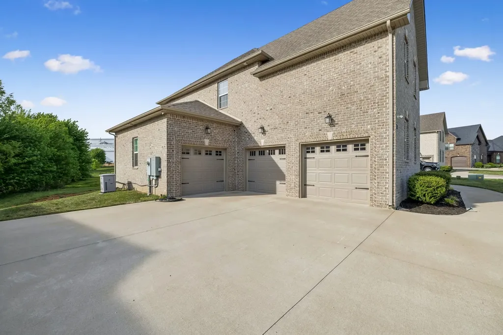 333 Clarabelle Lane Clarksville TN 37040
