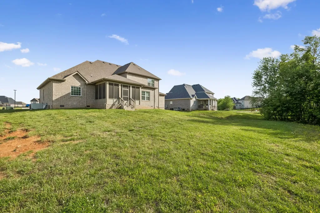 333 Clarabelle Lane Clarksville TN 37040