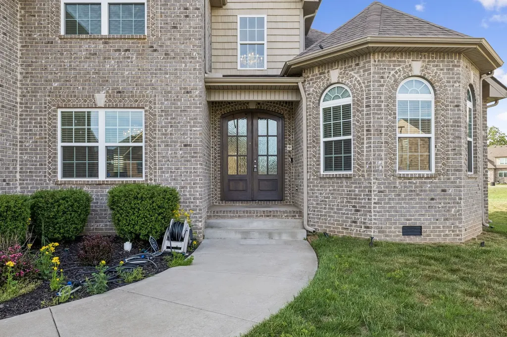 333 Clarabelle Lane Clarksville TN 37040