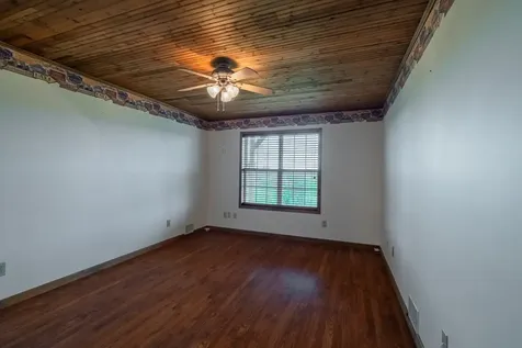 1927 Laurel Lake Drive Monteagle TN 37356