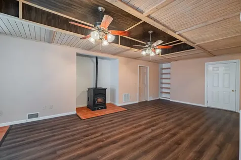 1927 Laurel Lake Drive Monteagle TN 37356