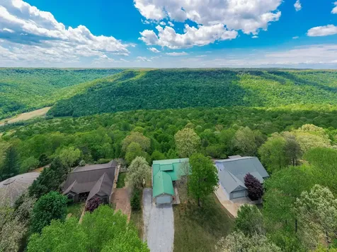 1927 Laurel Lake Drive Monteagle TN 37356