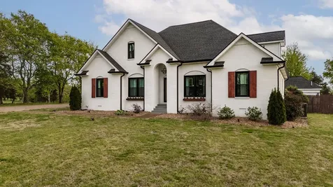 95 Old 25 Loop Castalian Springs TN 37031