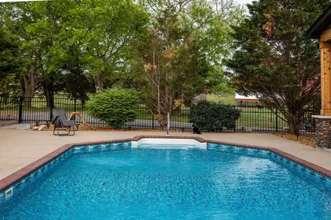 95 Old 25 Loop Castalian Springs TN 37031