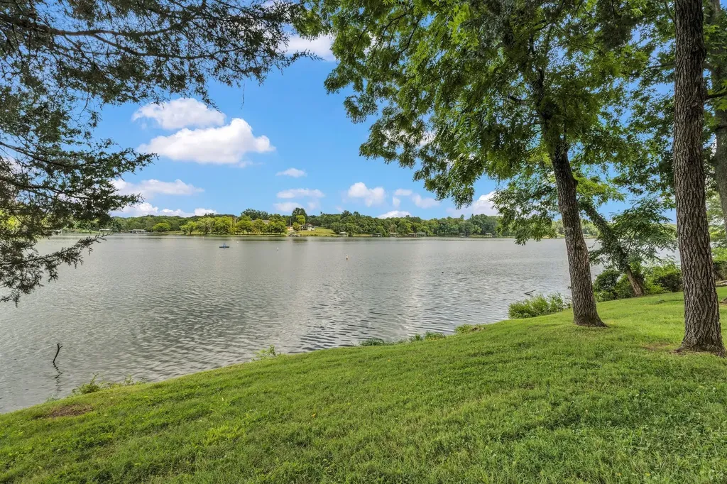 1046 Isaac Franklin Drive Gallatin TN 37066