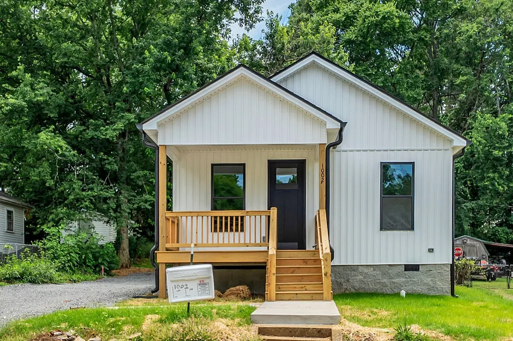 1002 College St, W Fayetteville TN 37334