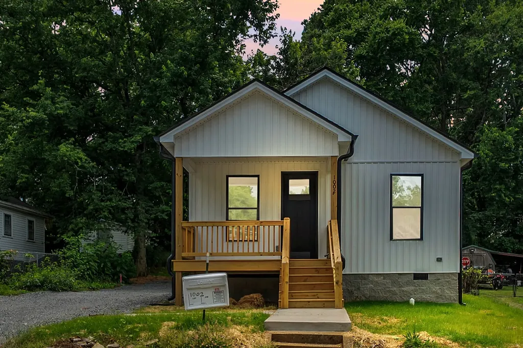 1002 College St, W Fayetteville TN 37334