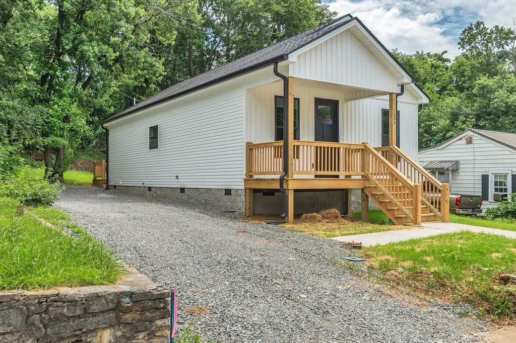 1002 College St, W Fayetteville TN 37334