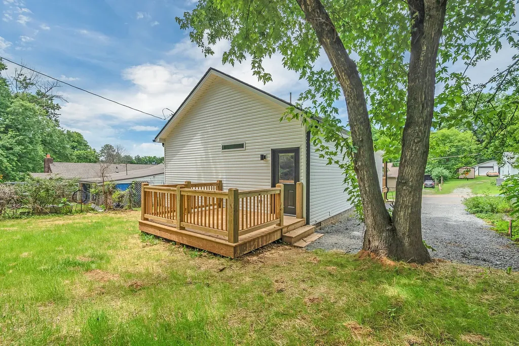 1002 College St, W Fayetteville TN 37334