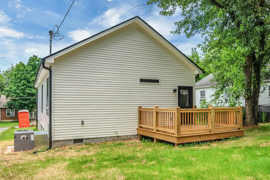 1002 College St, W Fayetteville TN 37334