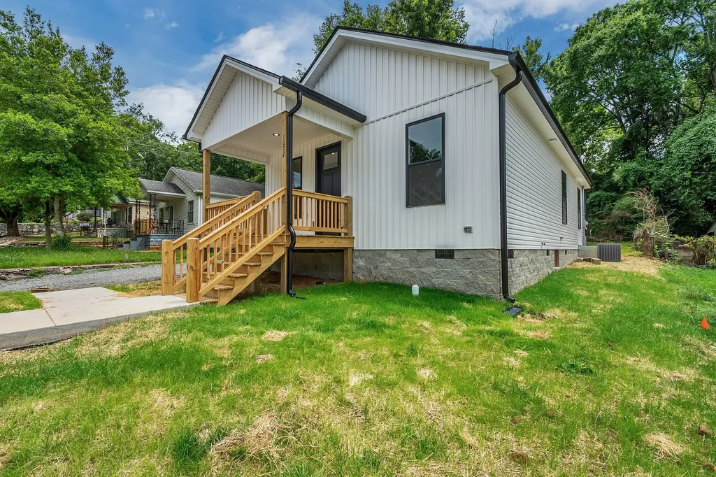 1002 College St, W Fayetteville TN 37334