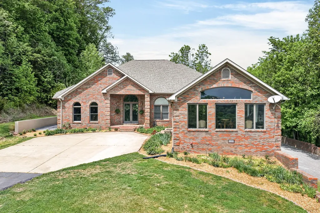 360 Long Hollow Lane Gainesboro TN 38562