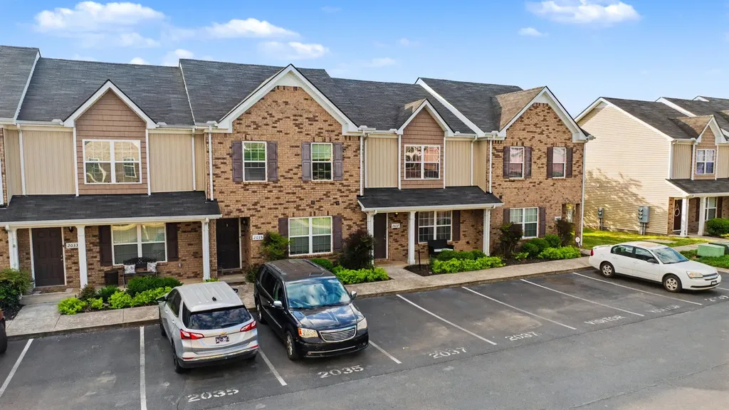 2037 Debonair Lane Murfreesboro TN 37128