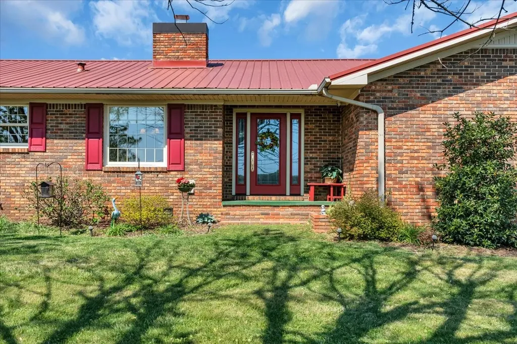 1435 Hennessee Bridge Road Rock Island TN 38581