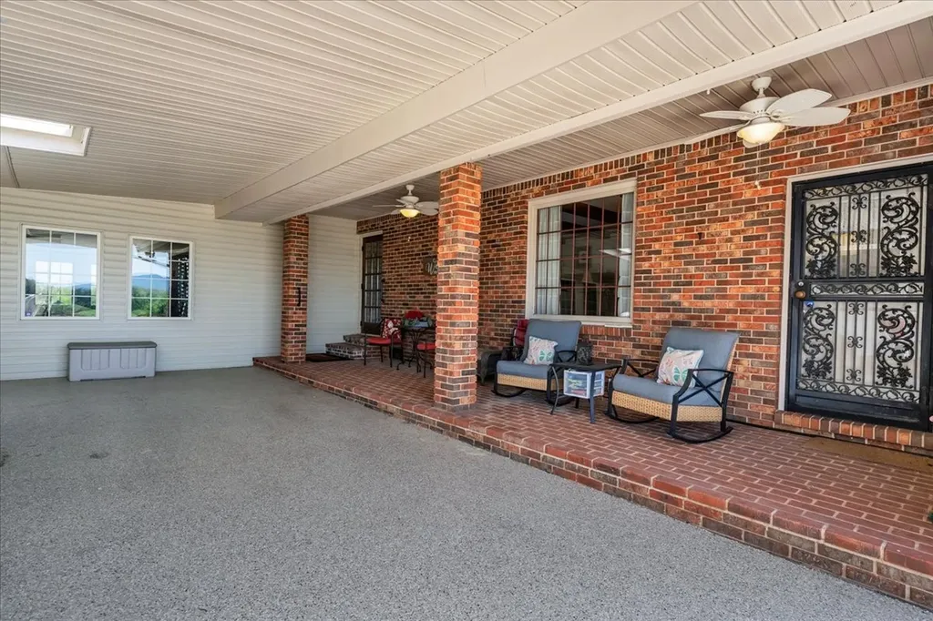 1435 Hennessee Bridge Road Rock Island TN 38581