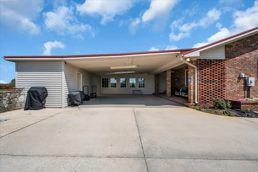 1435 Hennessee Bridge Road Rock Island TN 38581