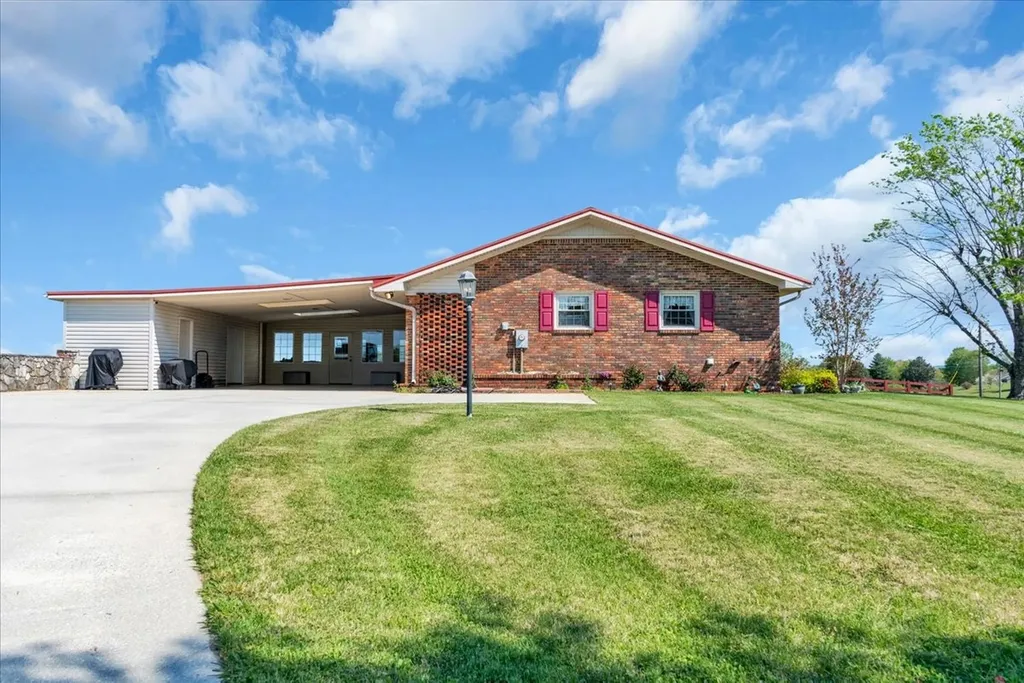 1435 Hennessee Bridge Road Rock Island TN 38581