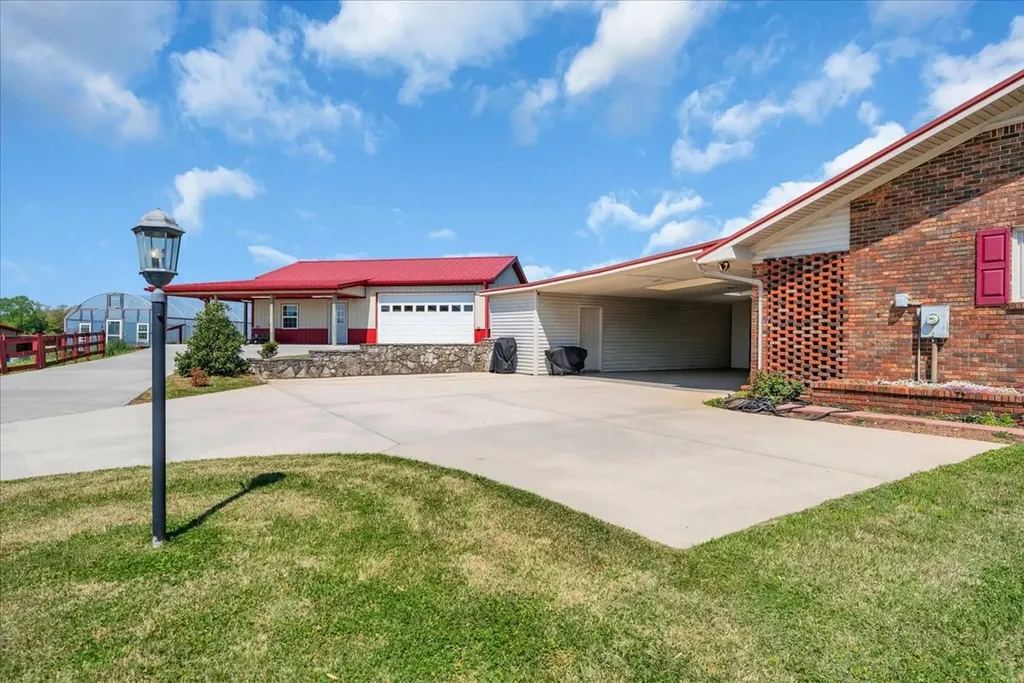 1435 Hennessee Bridge Road Rock Island TN 38581