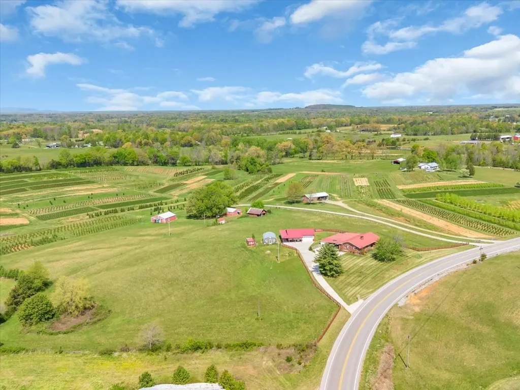 1435 Hennessee Bridge Road Rock Island TN 38581