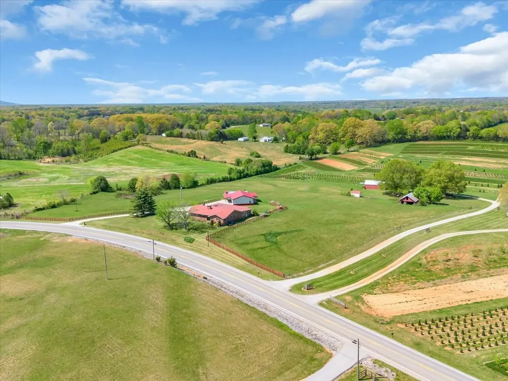 1435 Hennessee Bridge Road Rock Island TN 38581