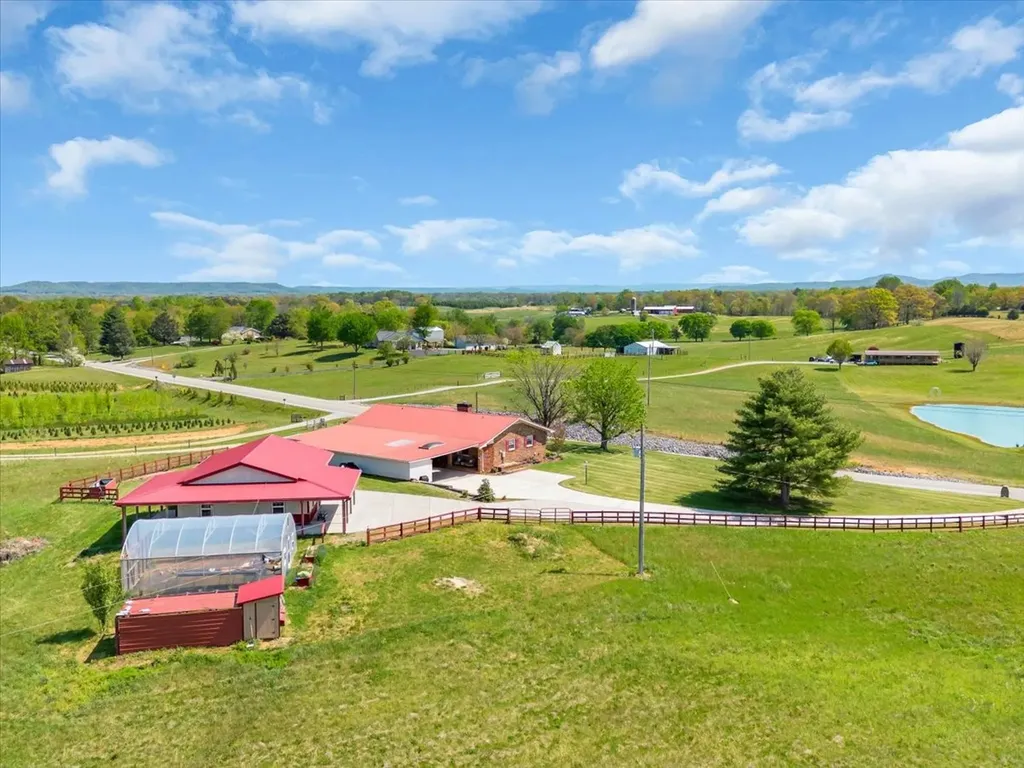 1435 Hennessee Bridge Road Rock Island TN 38581