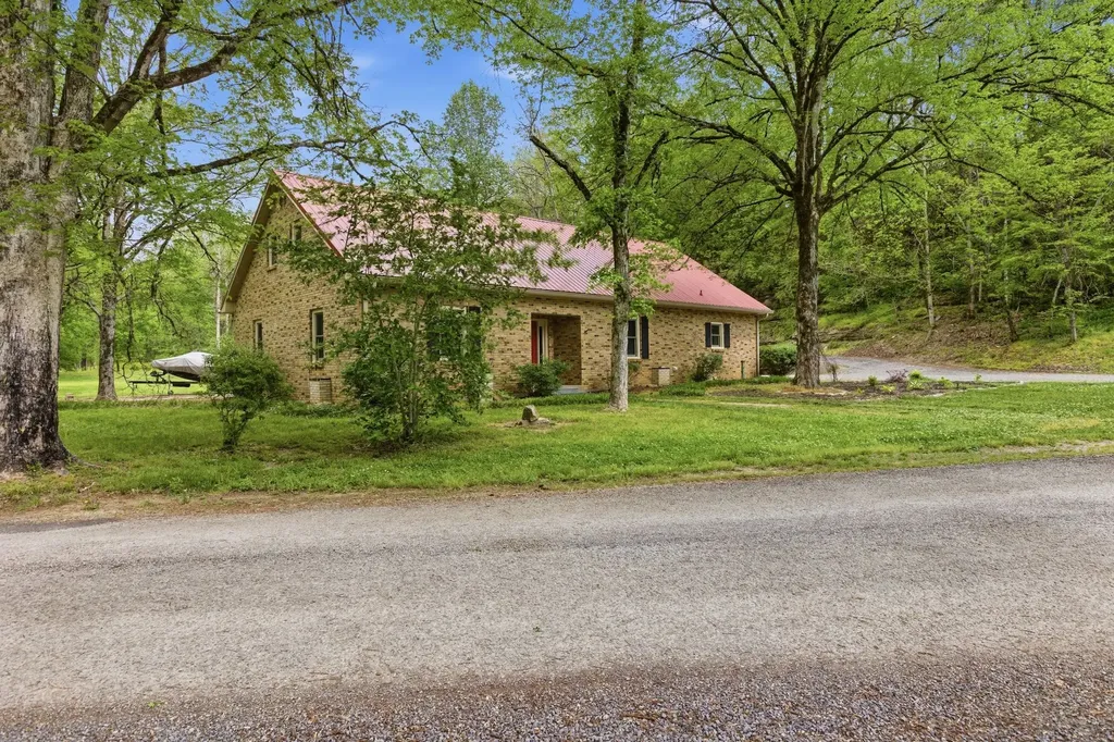 580 Defeated Creek Road Centerville TN 37033