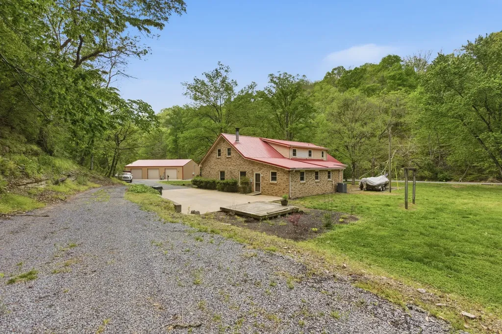 580 Defeated Creek Road Centerville TN 37033