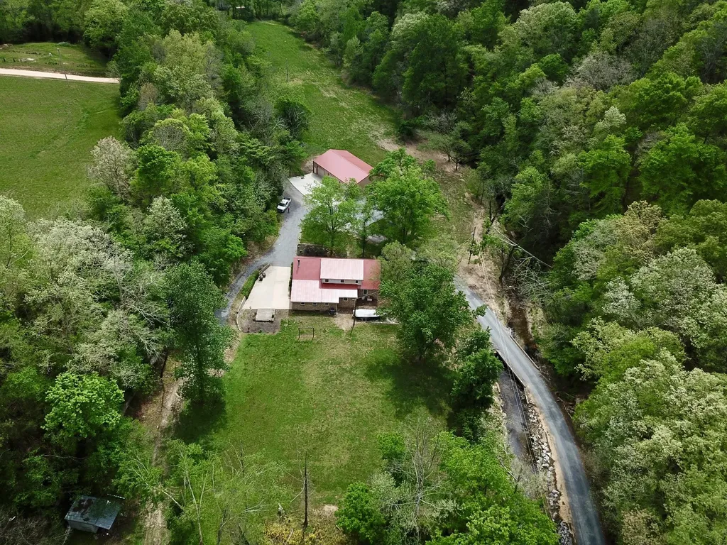 580 Defeated Creek Road Centerville TN 37033