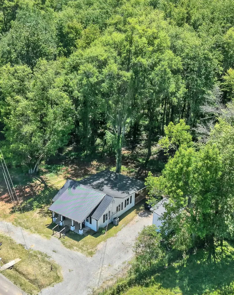 1151 Dry Creek Road Smithville TN 37166
