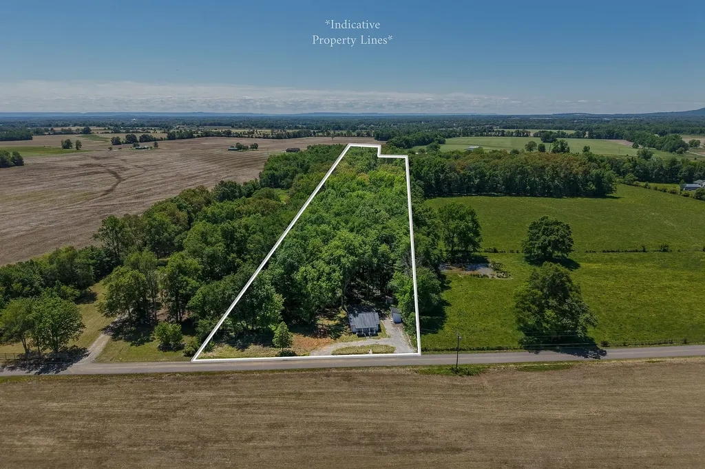 1151 Dry Creek Road Smithville TN 37166