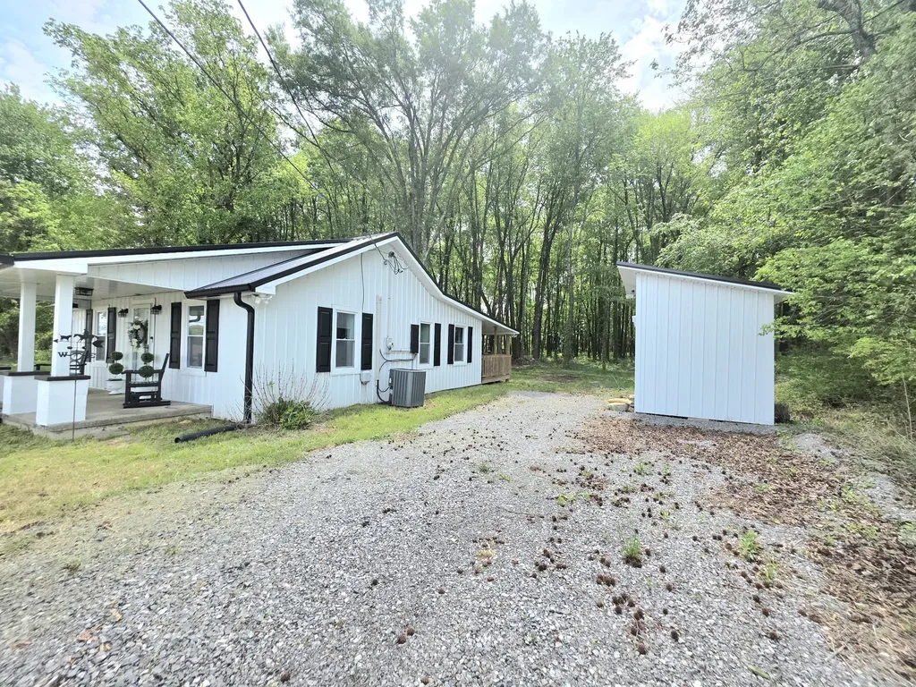 1151 Dry Creek Road Smithville TN 37166