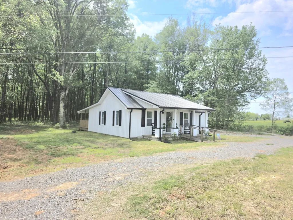 1151 Dry Creek Road Smithville TN 37166