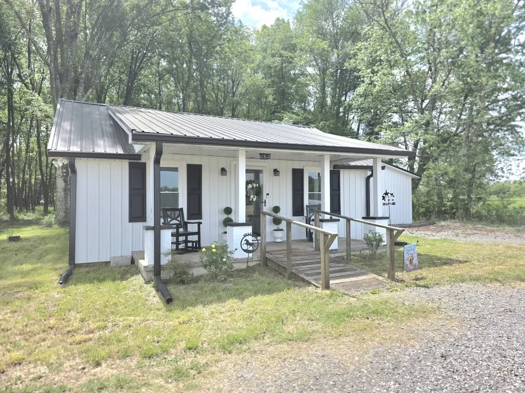 1151 Dry Creek Road Smithville TN 37166