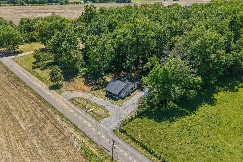 1151 Dry Creek Road Smithville TN 37166