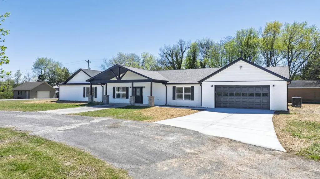 388 Edgewater Avenue Dayton TN 37321