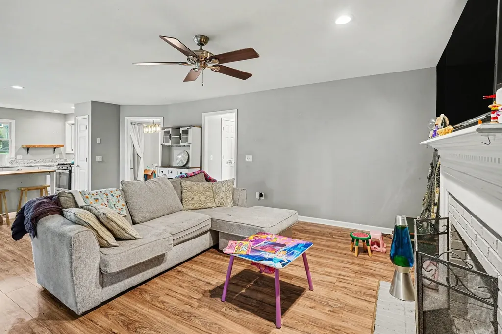 2202 Woodmont Drive Springfield TN 37172