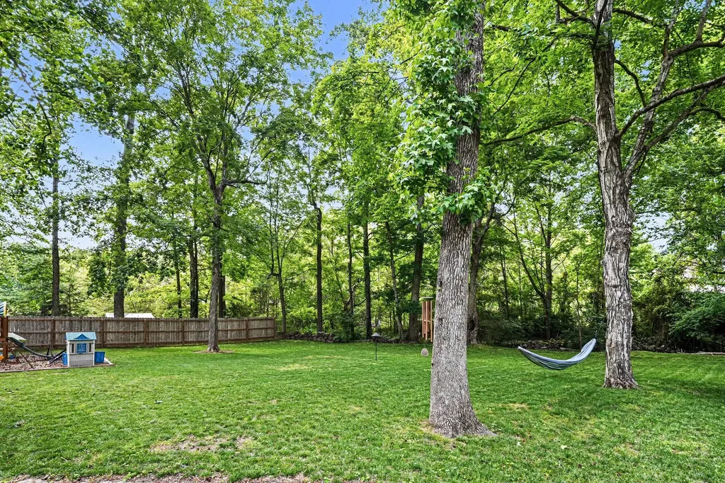 2202 Woodmont Drive Springfield TN 37172