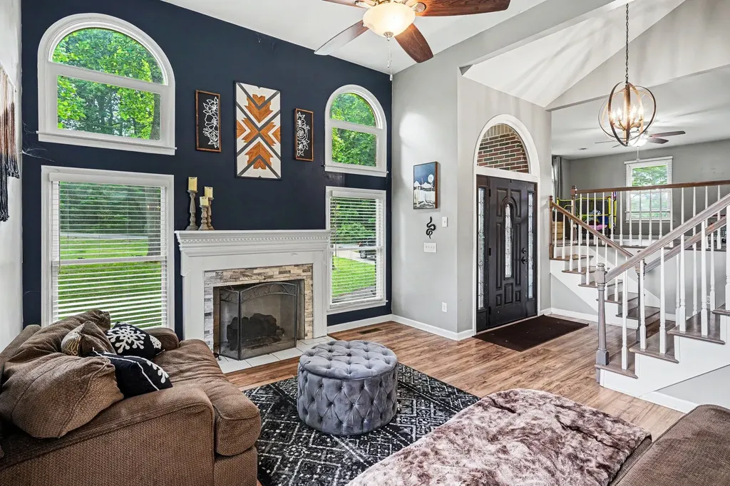 2202 Woodmont Drive Springfield TN 37172