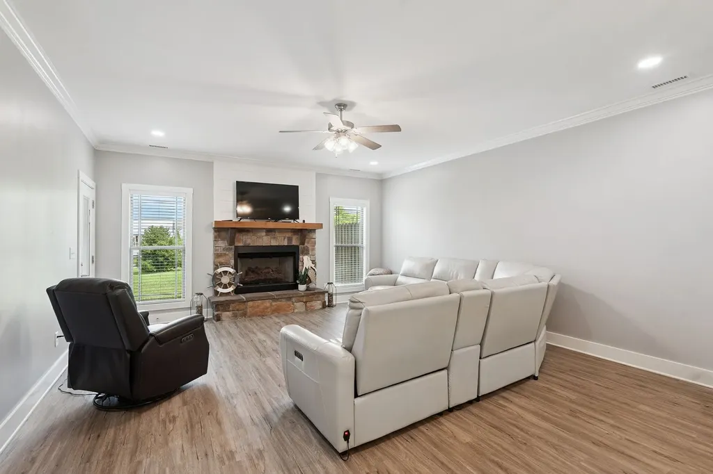 65 Campfire Court Winchester TN 37398