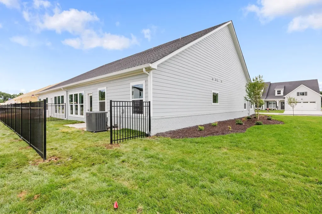 2033 Grace Johns Circle Murfreesboro TN 37128