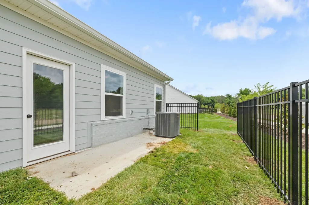 2033 Grace Johns Circle Murfreesboro TN 37128
