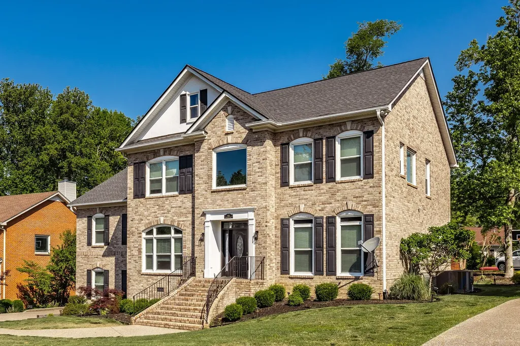 102 Fairlake Court Hendersonville TN 37075