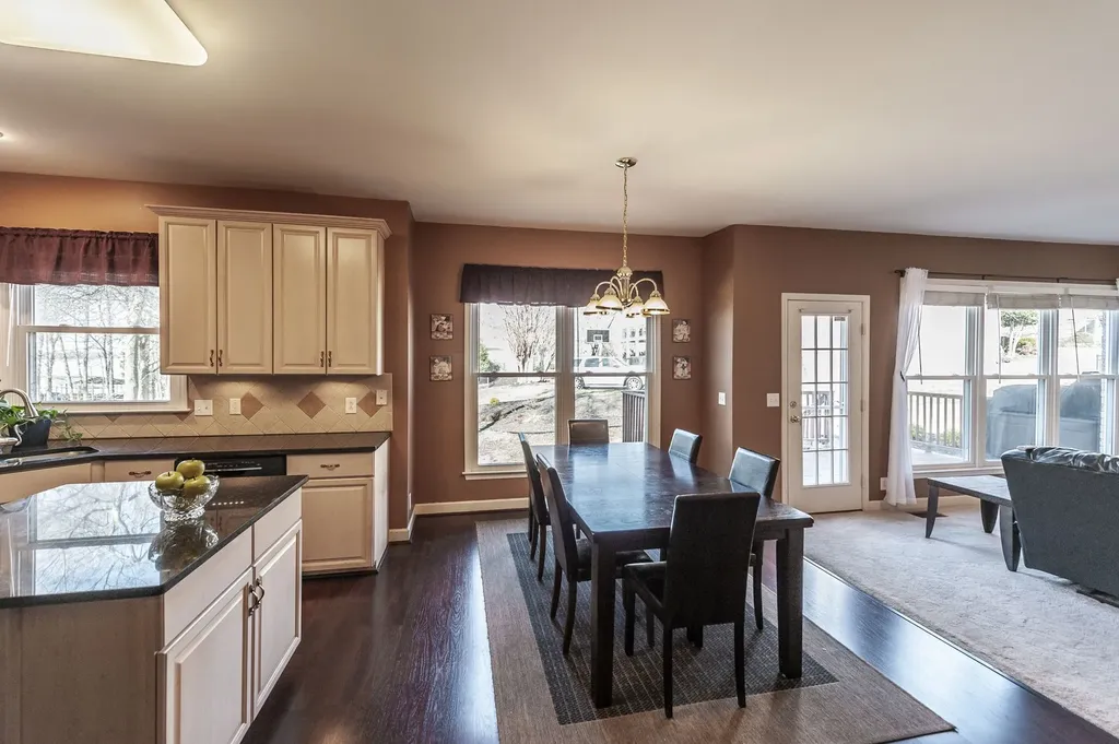 102 Fairlake Court Hendersonville TN 37075