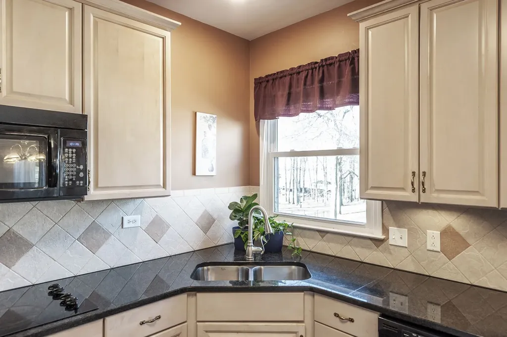 102 Fairlake Court Hendersonville TN 37075