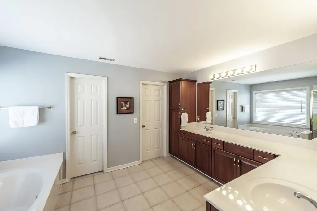 102 Fairlake Court Hendersonville TN 37075