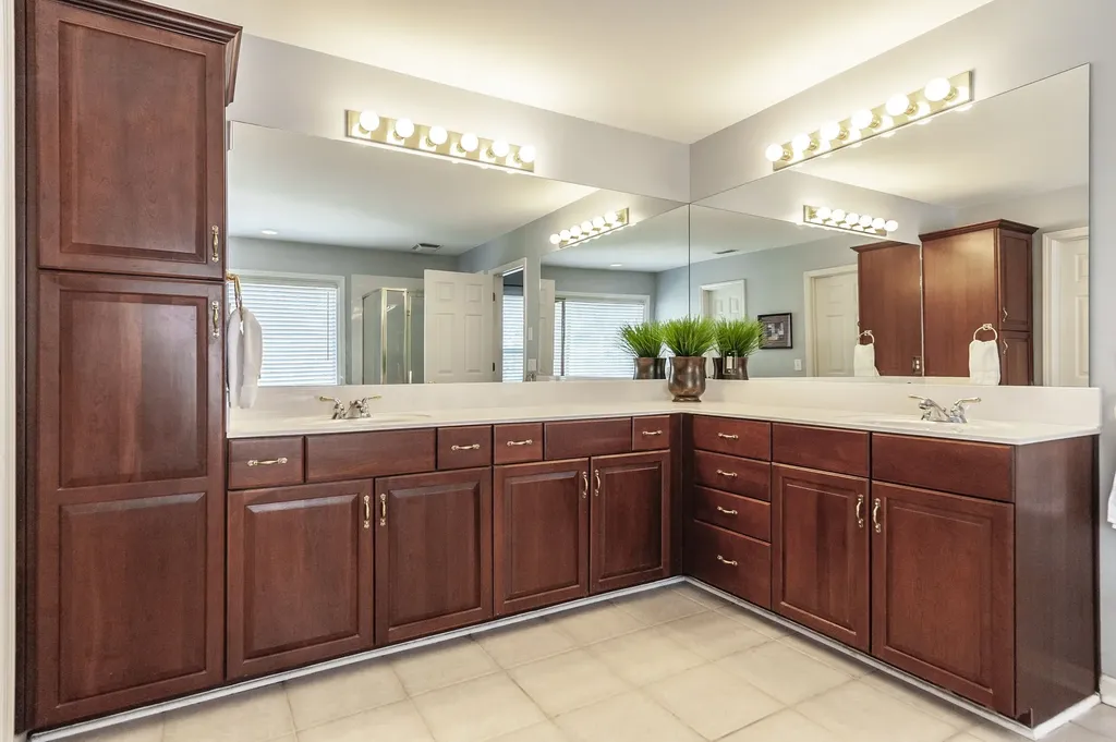 102 Fairlake Court Hendersonville TN 37075