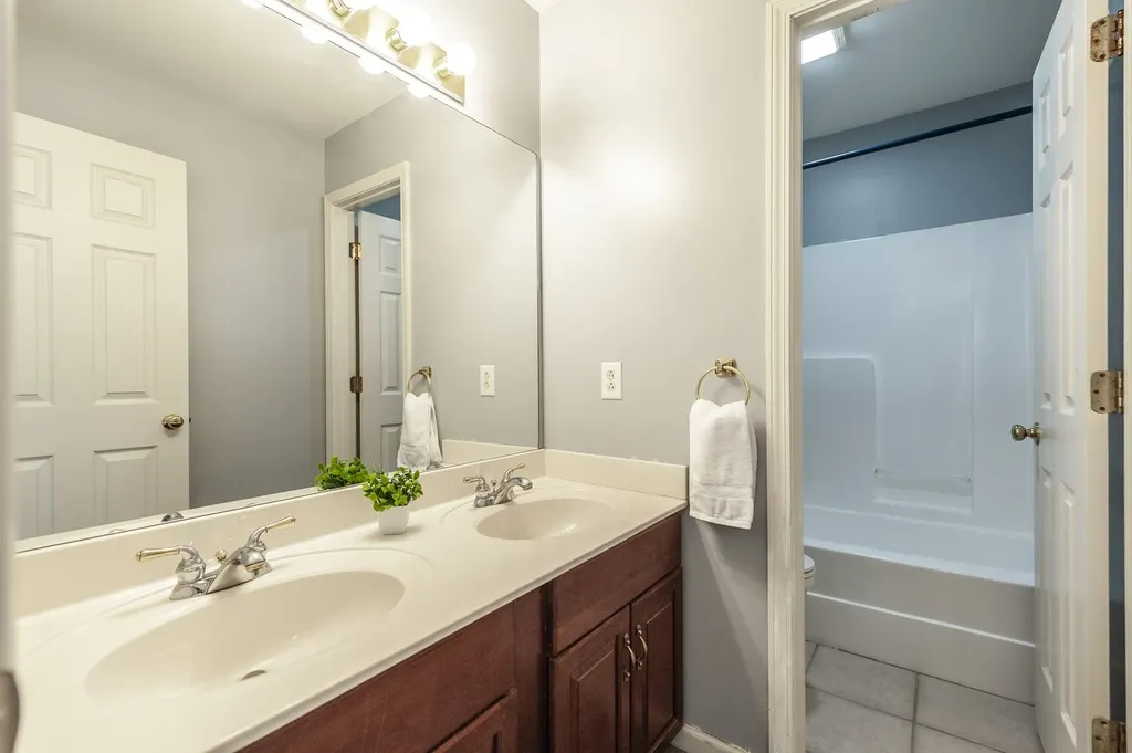 102 Fairlake Court Hendersonville TN 37075