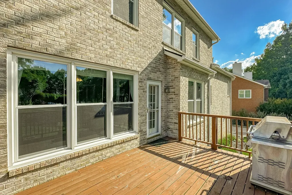 102 Fairlake Court Hendersonville TN 37075